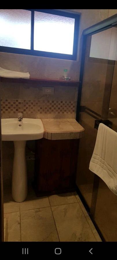 Hotel La Cueva Limon 외부 사진